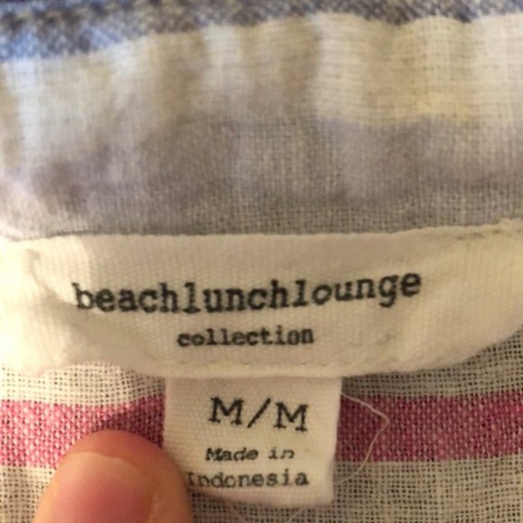 beach. lunch. lounge. flowy shirt - Picture 2 of 4